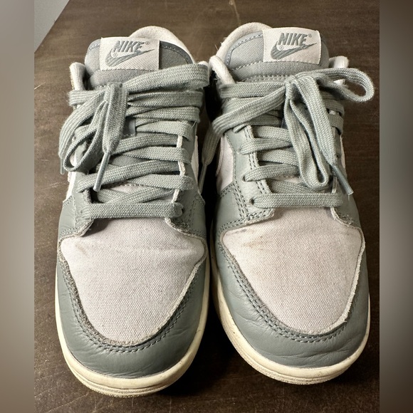 Nike Men’s Mica Green Dunks - Picture 2 of 8